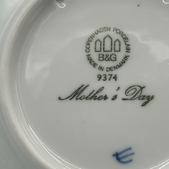 Bing and Grondahl Mother’s Day Plate 1974 - Picture 4 of 4